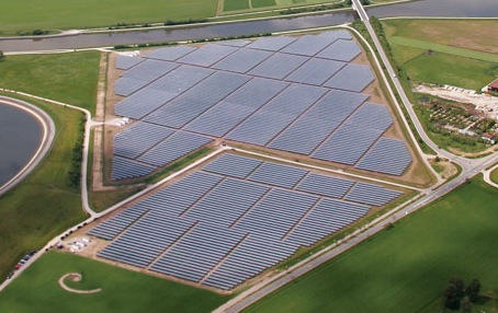zonnepanelen in een weiland vergunningsplichtig